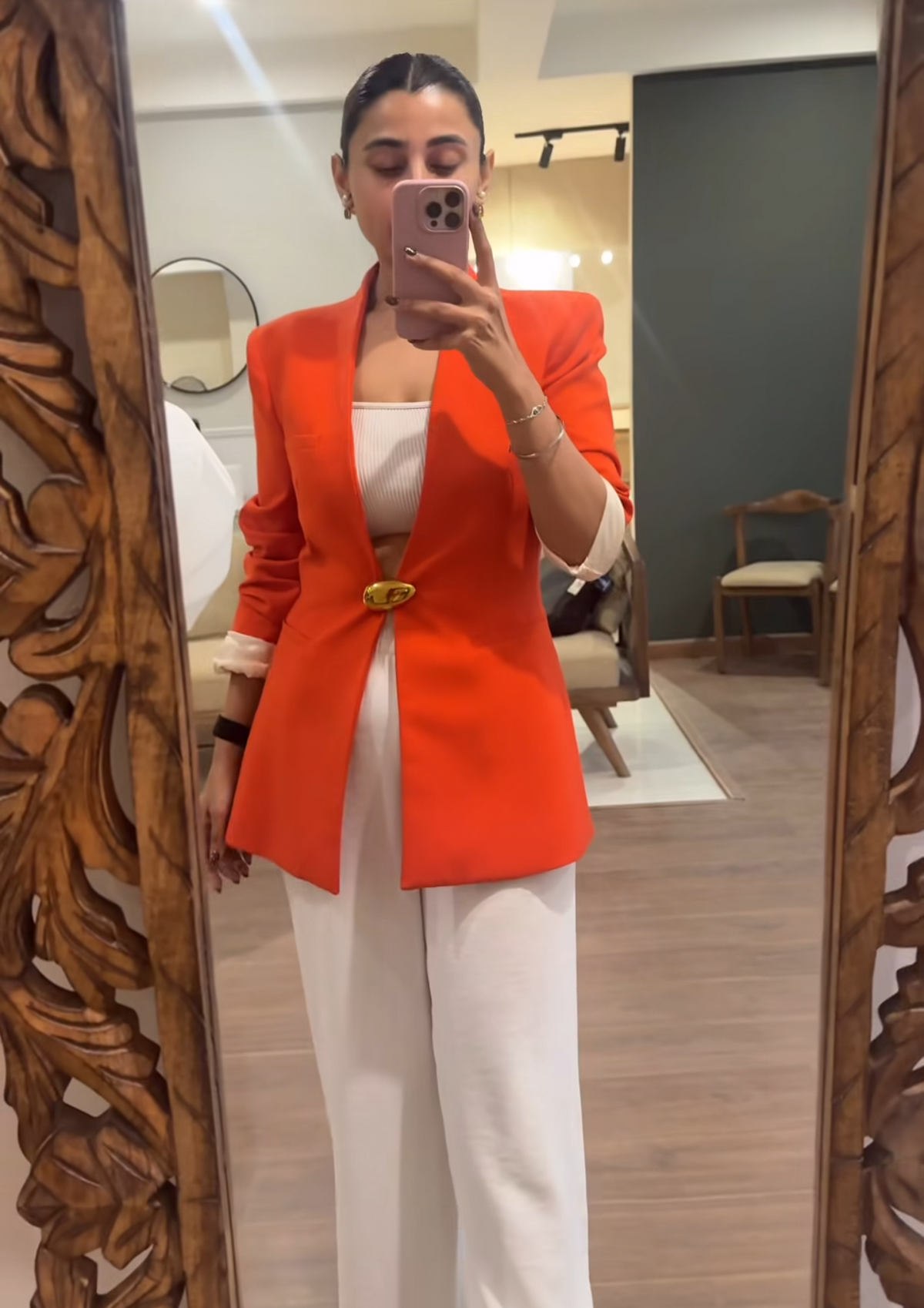 Avior Brooch