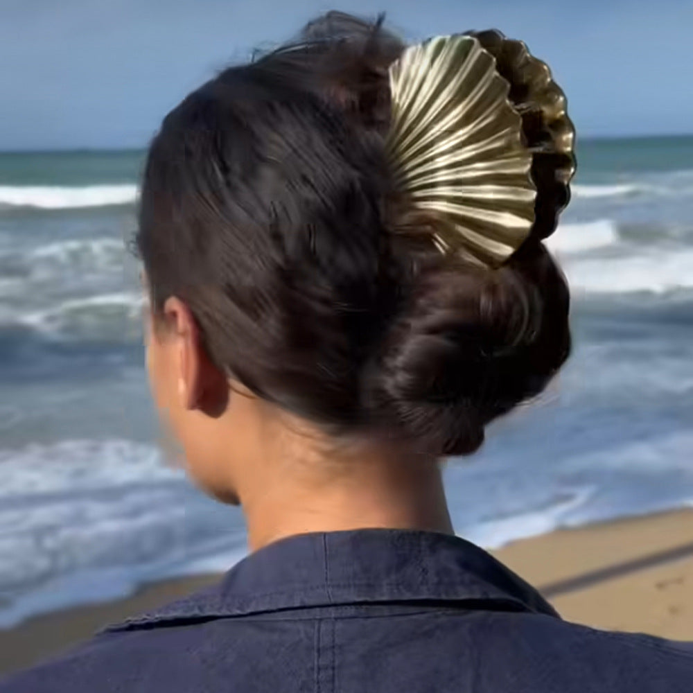 Wave Claw Hair Clip
