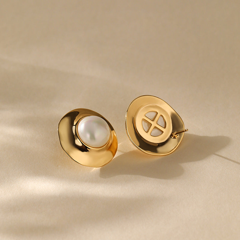 Pearl Melt Studs
