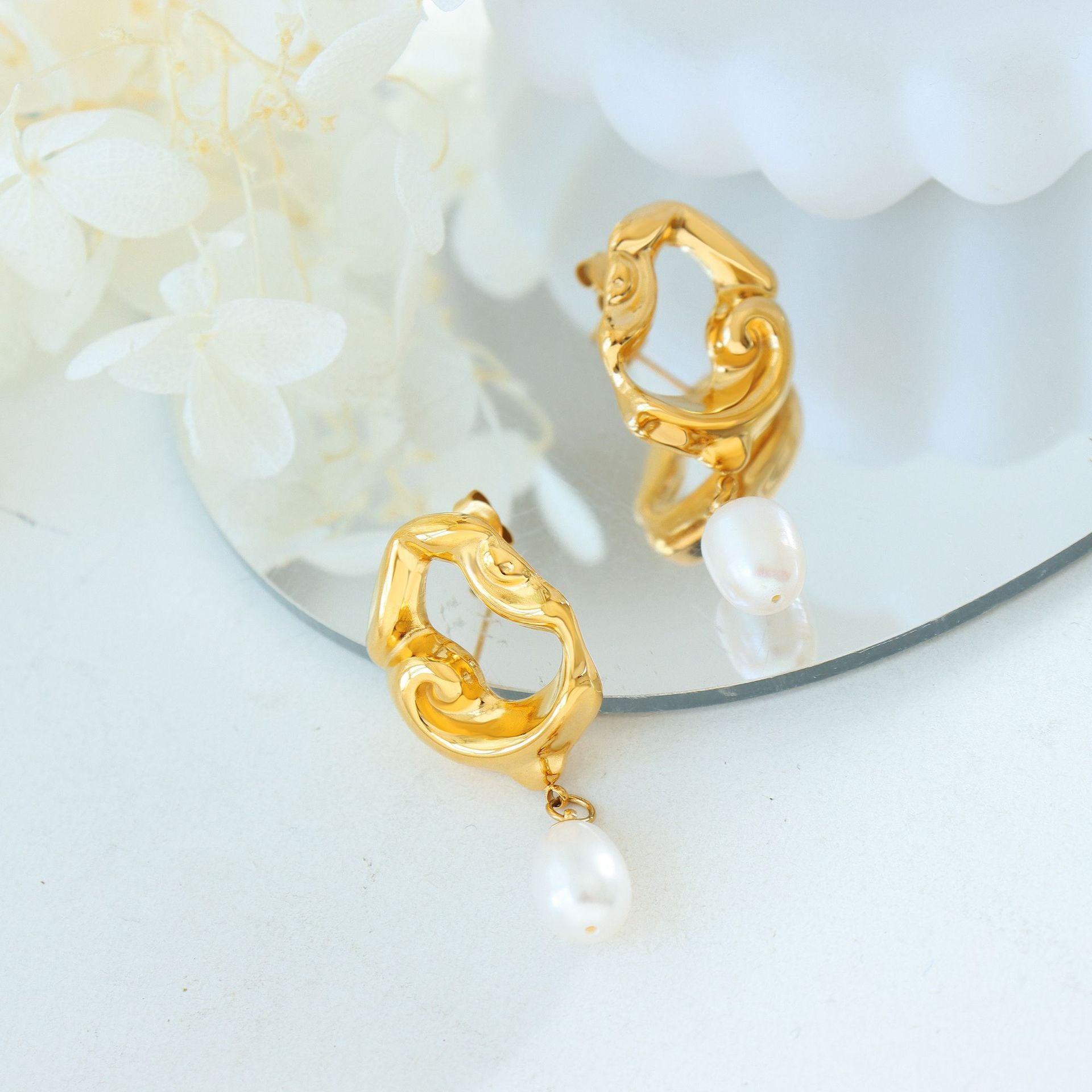 Solene Pearl Hoops