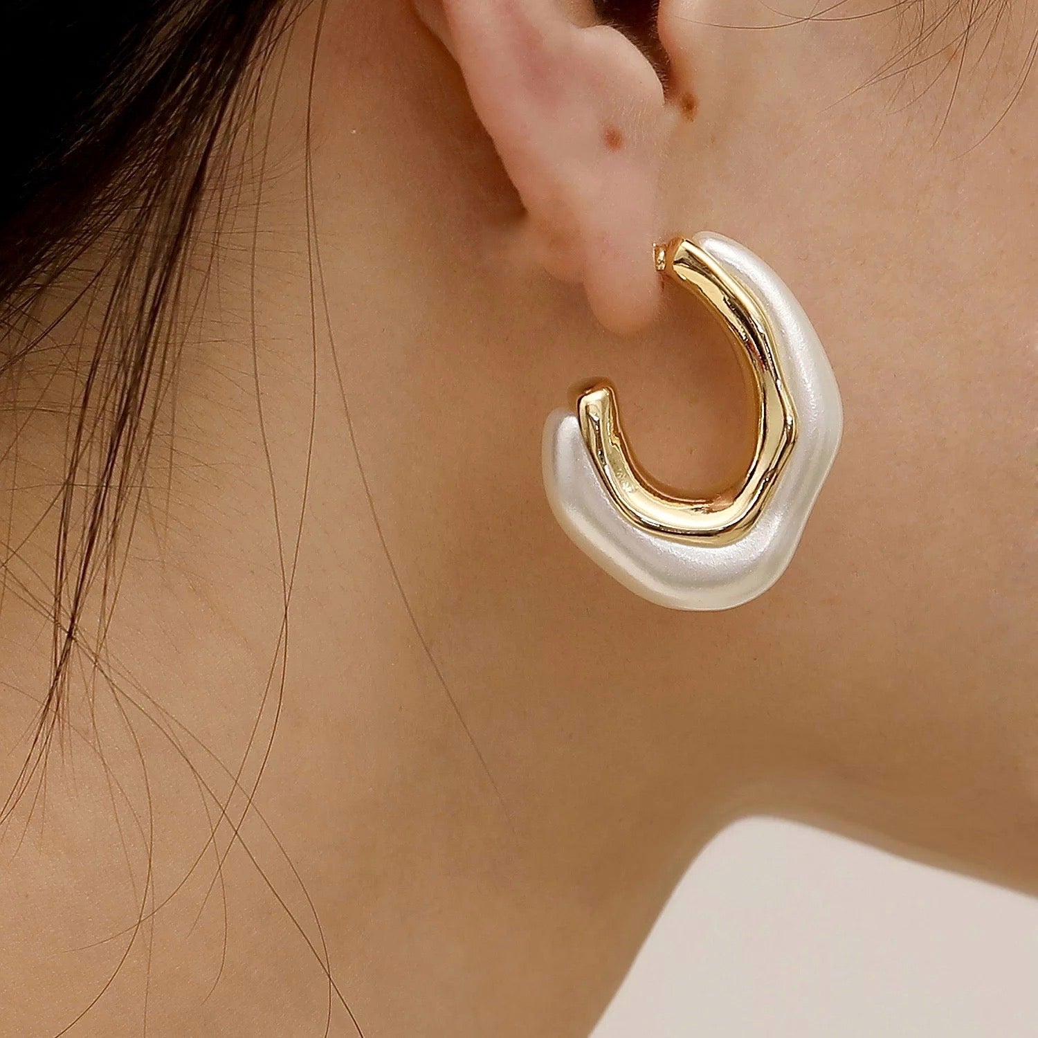Jessica pearl hoops