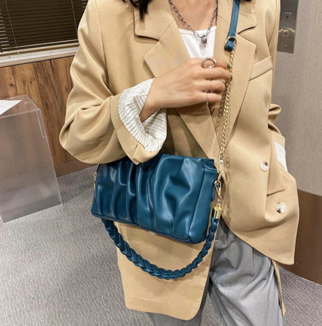 Emily shoulder / sling bags