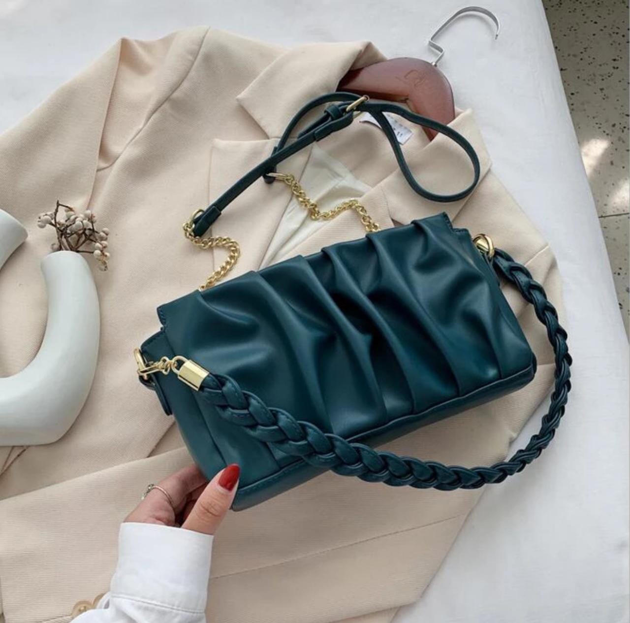 Emily shoulder / sling bags