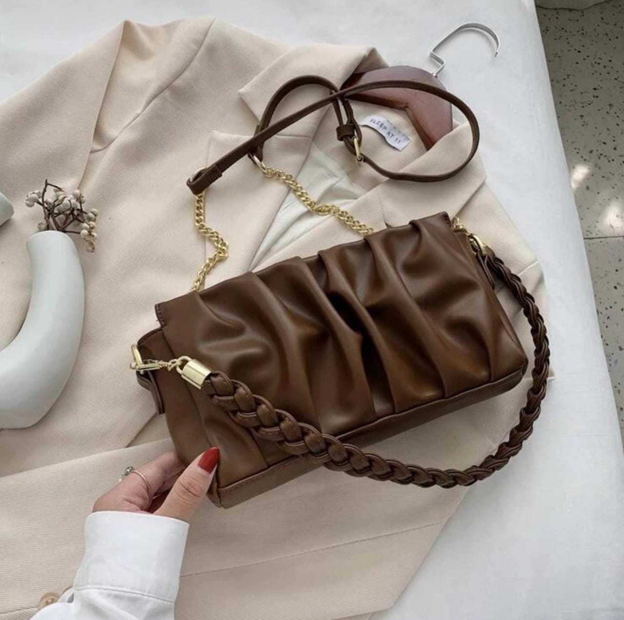 Emily shoulder / sling bags