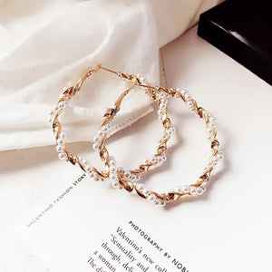 Enchanting Pearl Swirls