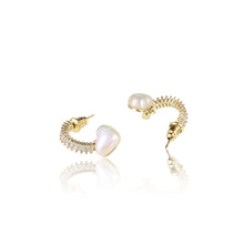 Load image into Gallery viewer, Crystal Pearl Heartdrops
