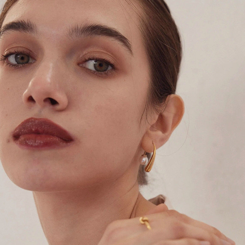 CurveDrop Pearl Earrings