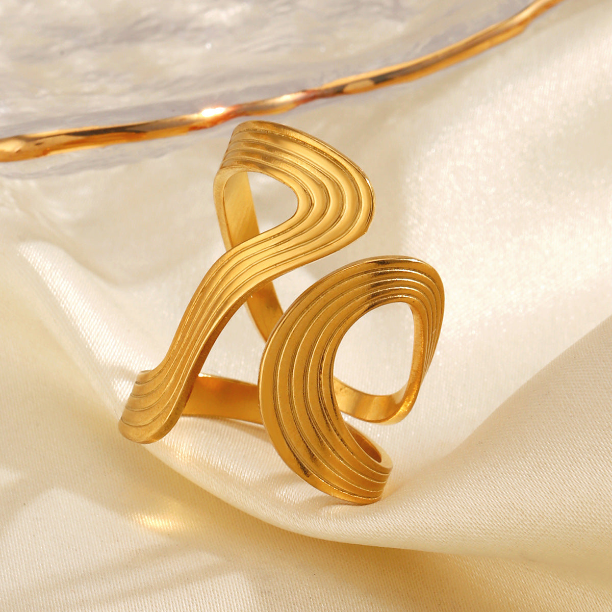Golden WaveLoop Ring