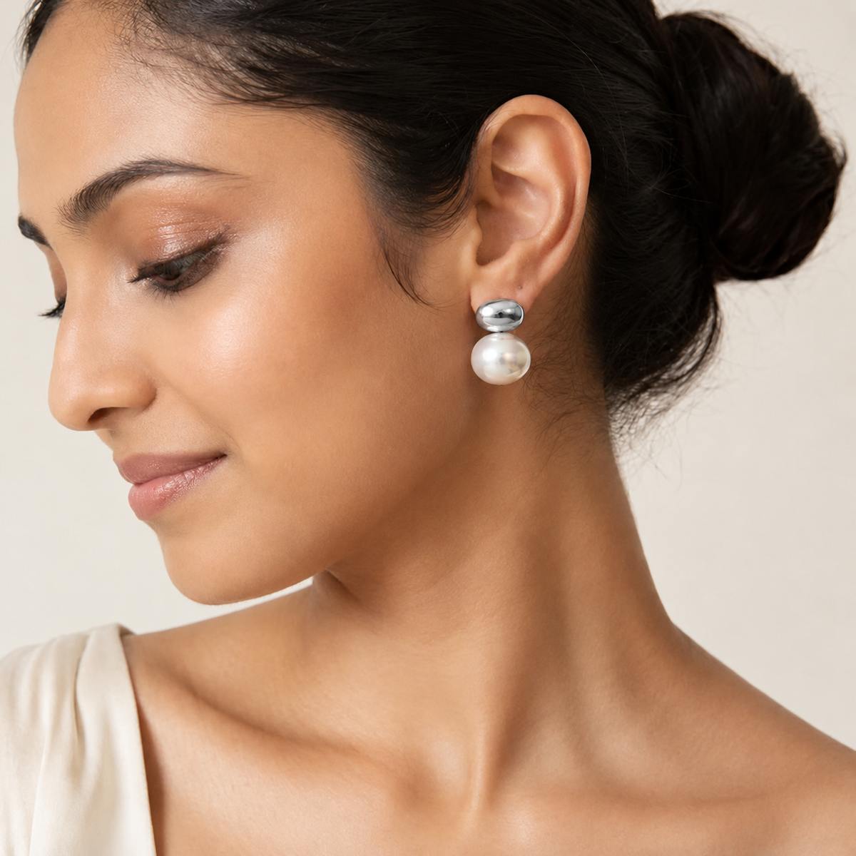 Eira Pearl Earrings