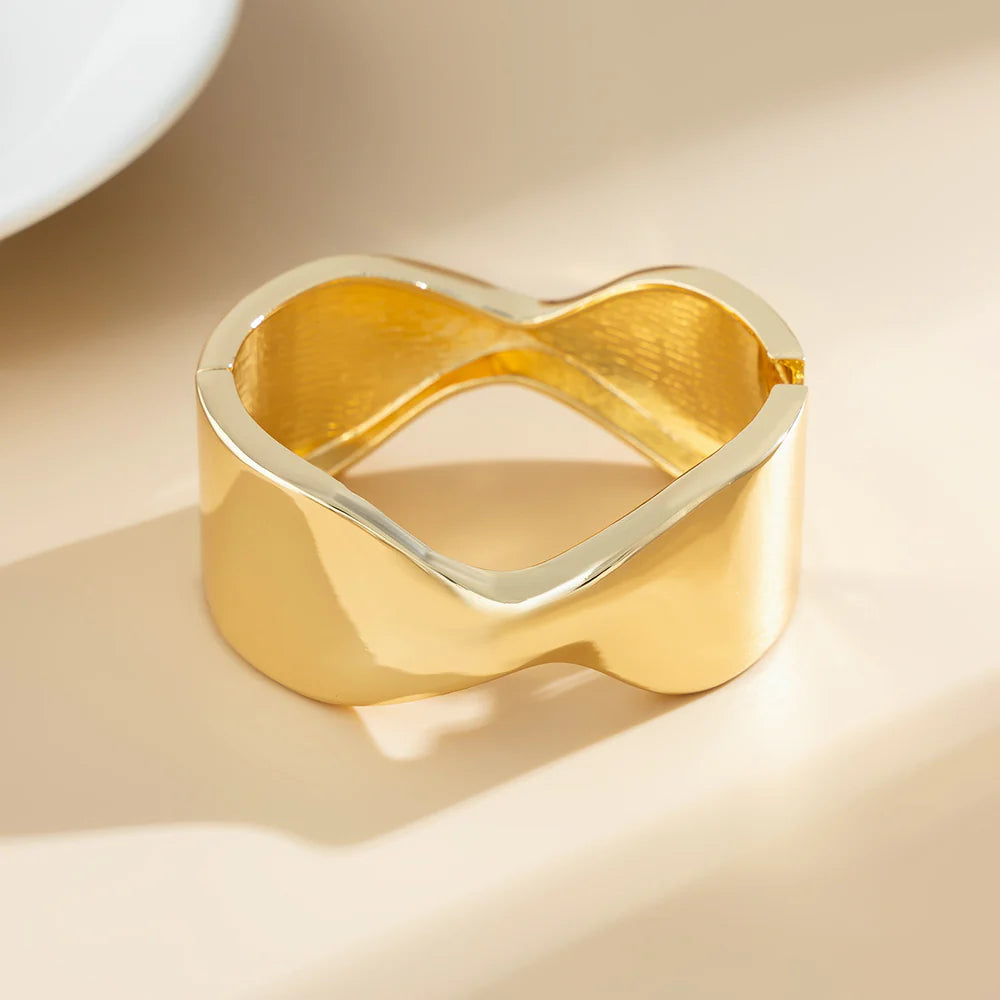 Evora Curve Bracelet