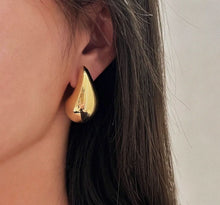 Load image into Gallery viewer, Olivia Teardrop Earrings
