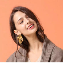 Load image into Gallery viewer, Shine on earrings

