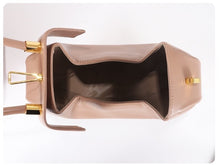 Load image into Gallery viewer, Catelyn round bag
