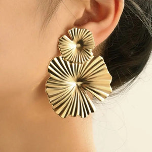Baby swirled flower earrings
