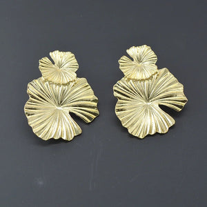 Baby swirled flower earrings