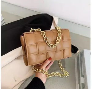 Jenner sling bag