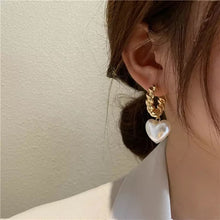 Load image into Gallery viewer, Little Drops of love earrings

