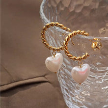 Load image into Gallery viewer, Little Drops of love earrings
