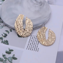 Load image into Gallery viewer, Sliq Textured earrings
