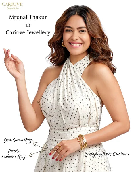 Mrunal Thakur wearing Duo Curve Ring